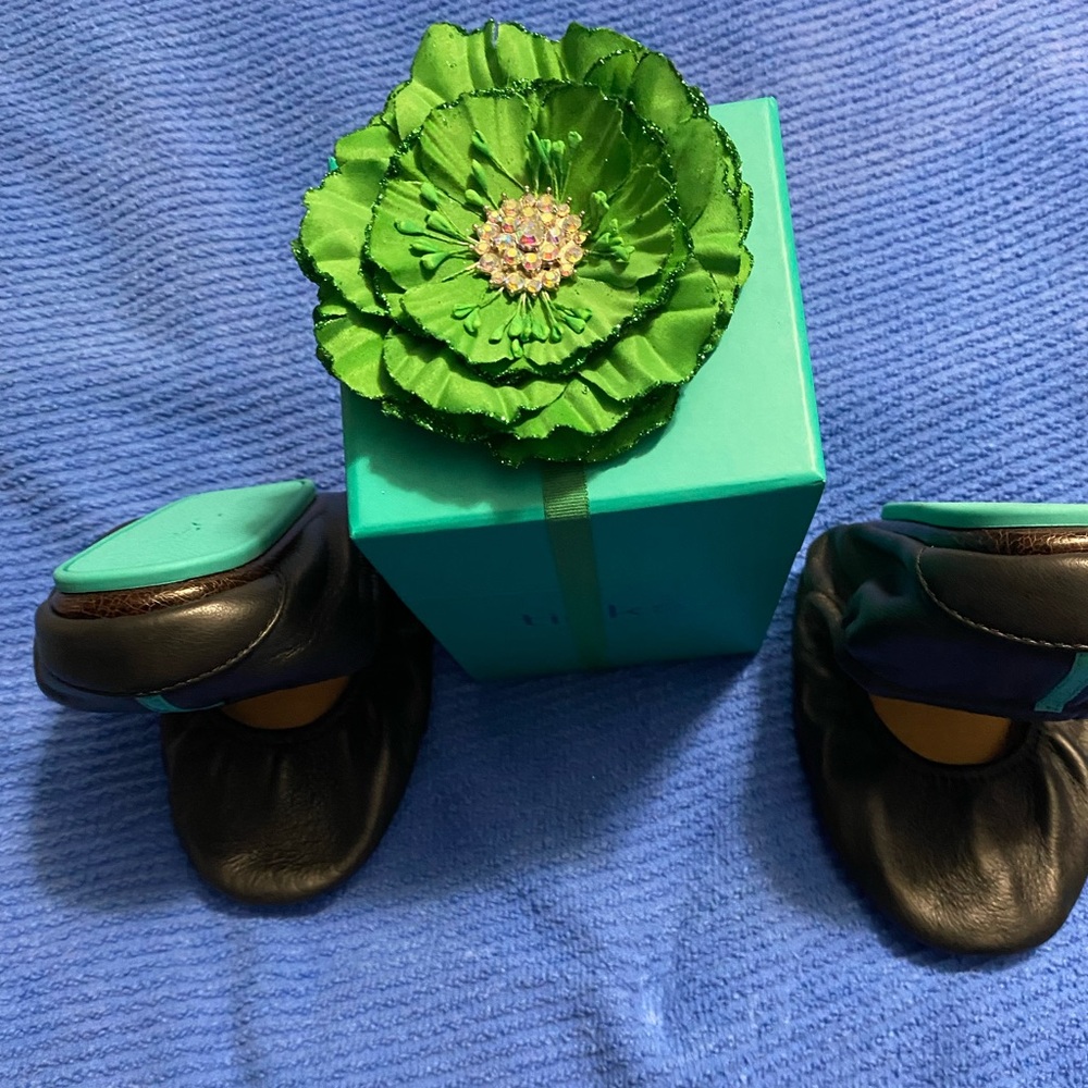 Brand New Never Worn Size 10 Matte Black Tieks.  Comes with box.